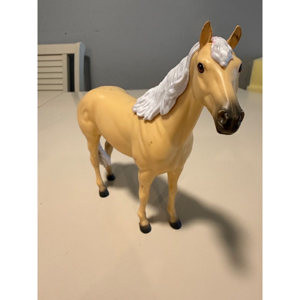 Breyer Reeves Palomino Horse Figure White Mane Tail Tan Model Toy Horse
